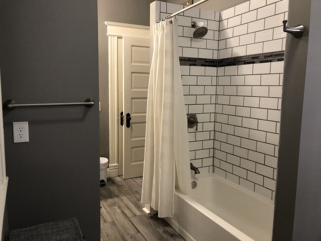 Large subway tiled shower + tub - 3835 Wyoming St