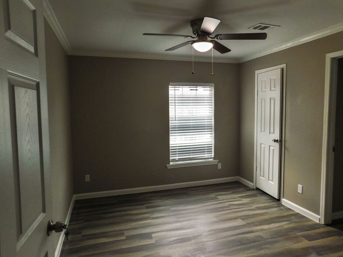 Primary Photo - Room For Rent