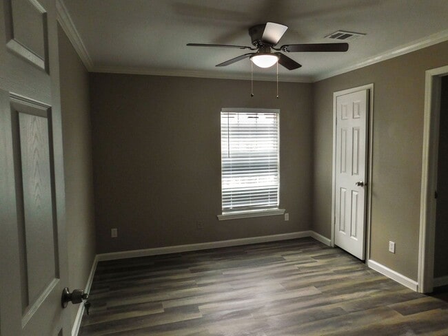 Foto del edificio - Room For Rent