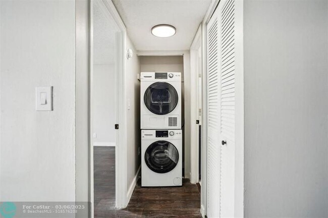 Foto del edificio - 3240 NW 84th Ave