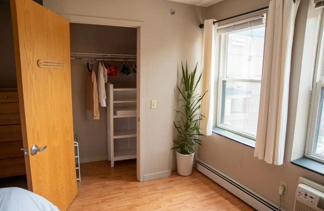 Building Photo - 227 Linden Ave