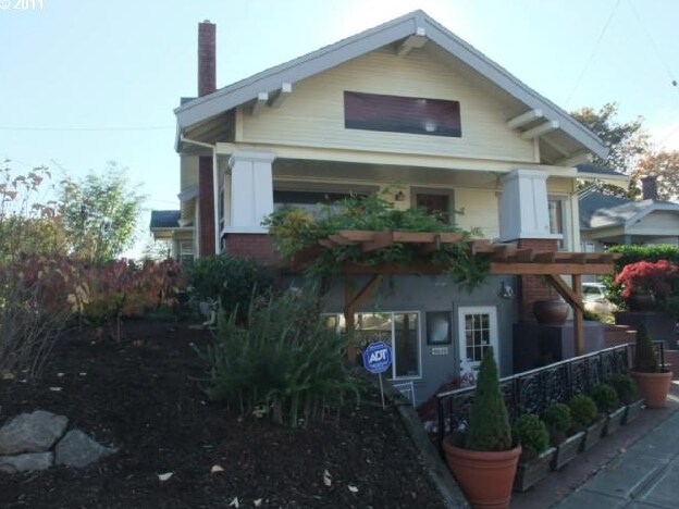 Primary Photo - 6622-6626 NE Sandy Blvd