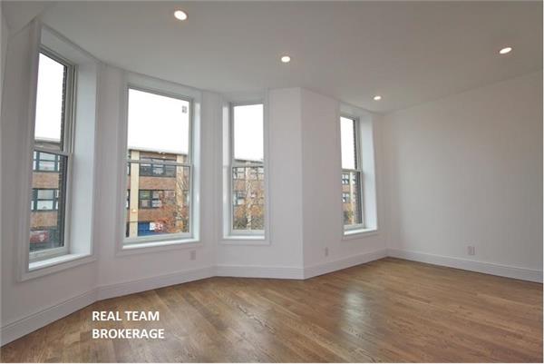 Building Photo - 259 Hart St