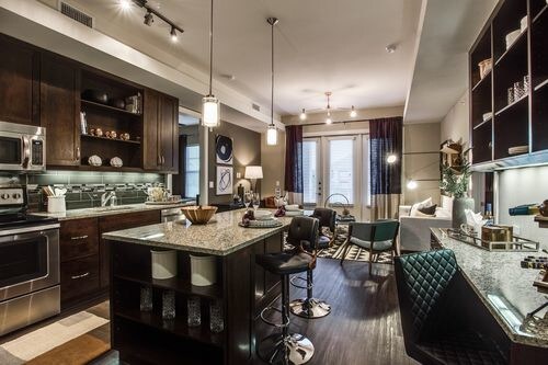 Foto del edificio - 13501 Lyndhurst St