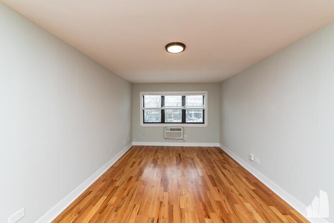 Building Photo - 1 bedroom in Highland Park IL 60035
