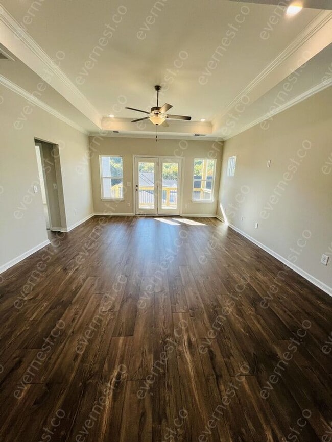 Building Photo - 4-Bedroom, 2.5-Bathroom Home with Modern A...