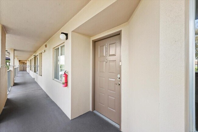 Foto del edificio - 12551 SW 16th Ct