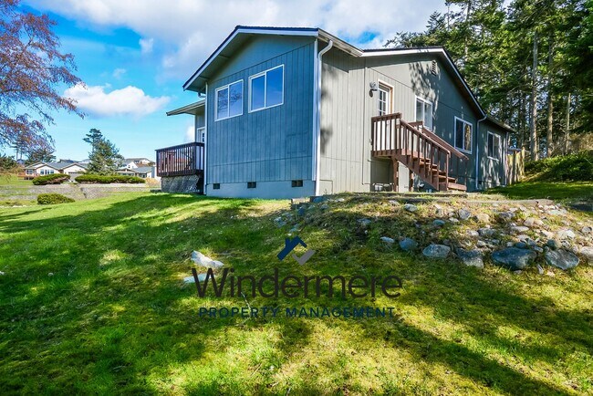 Foto del edificio - Charming 3 Bedroom 2 Bathroom Home in Sierra with Water View