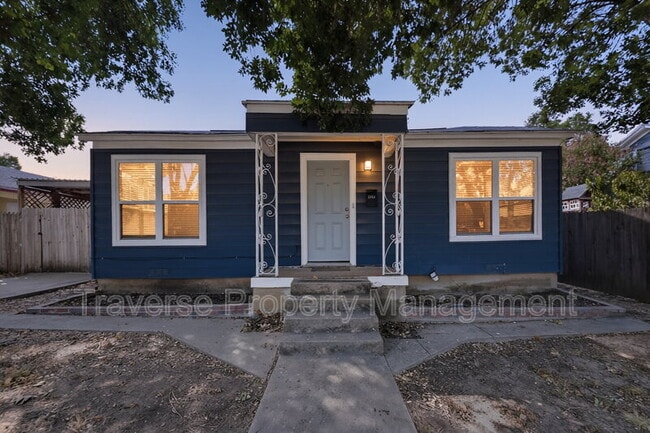 Building Photo - 2304 Ryan Ave