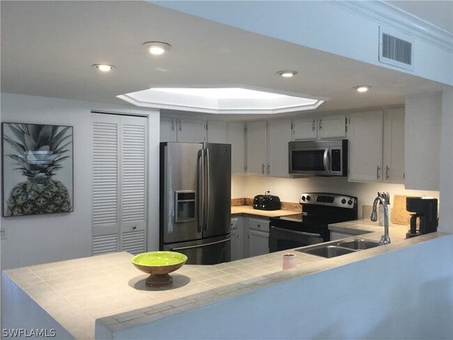 Building Photo - 1000 Misty Pines Cir