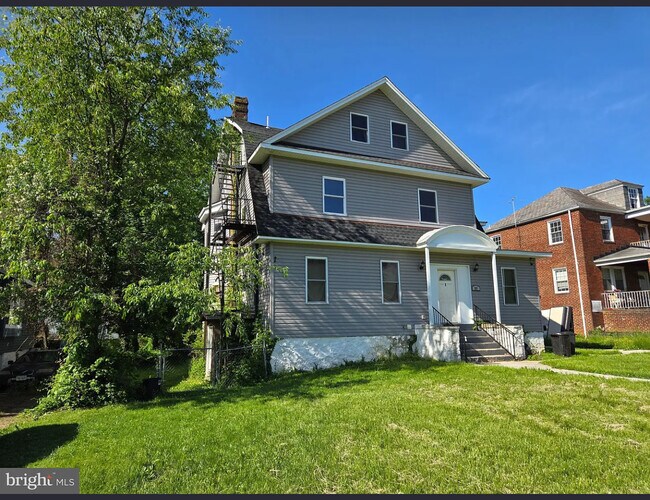 Foto del edificio - 3811 Barrington Rd