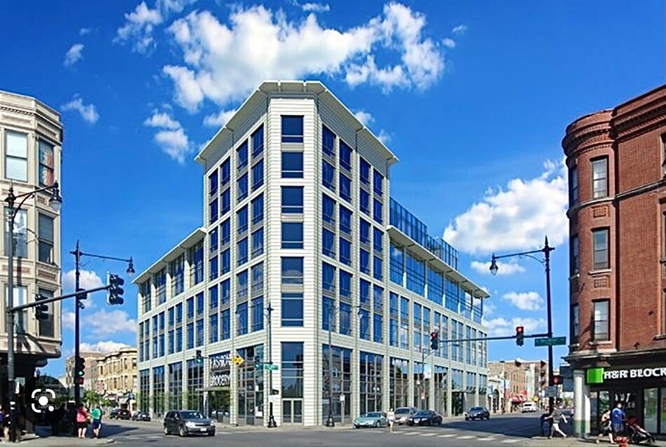 Primary Photo - 3218 N Clark St