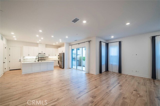 Building Photo - 142 Yugen