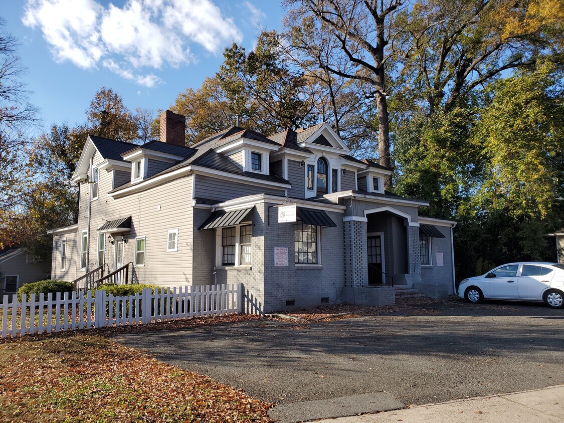 Foto principal - 2302 Chesterfield Ave