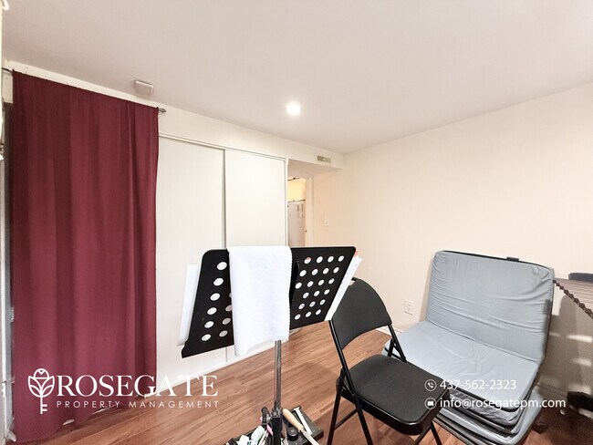 Photo du bâtiment - All-Inclusive 1-Bedroom Basement Apartment with Parking & Internet in Scarborough