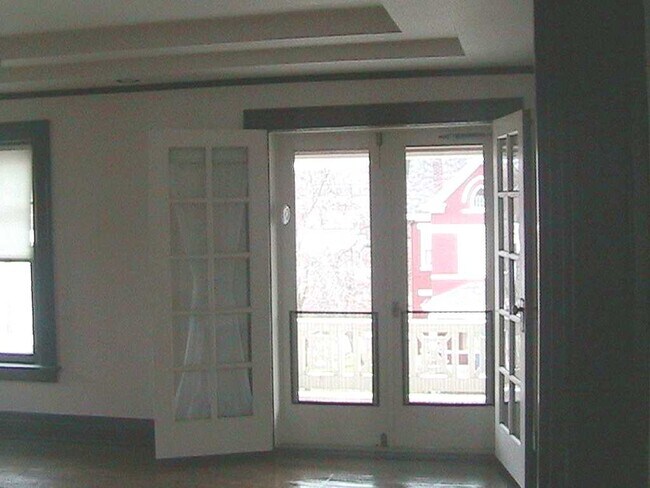 Foto del edificio - 120 Sterrett Ave