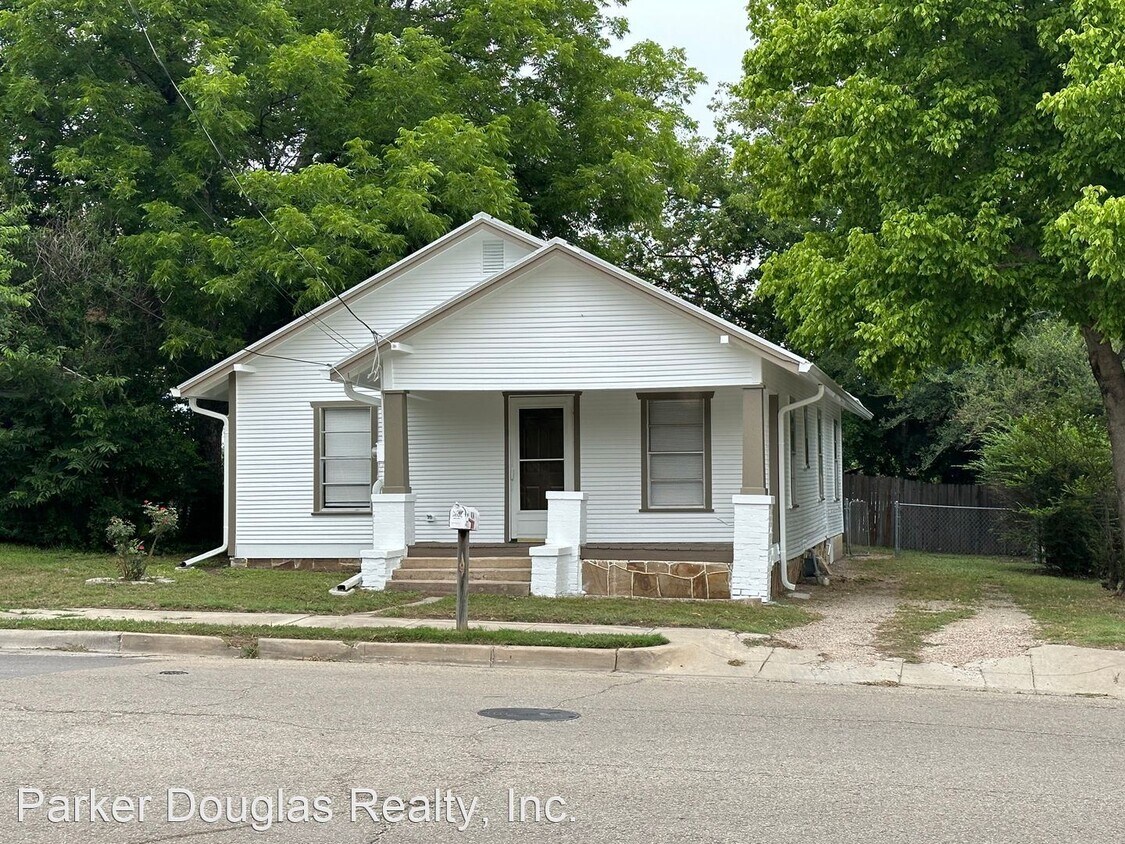 Foto principal - 3 br, 1 bath House - 414 North Brazos