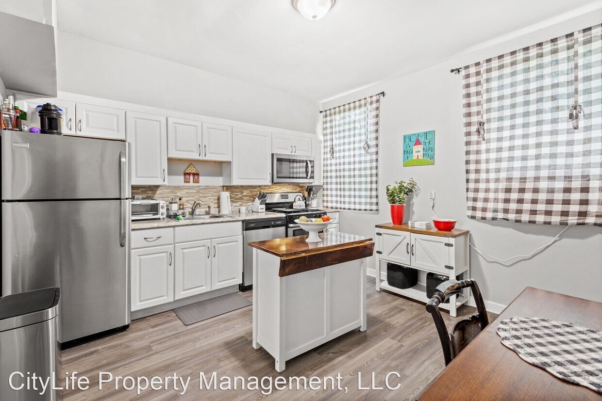 Primary Photo - 2 br, 1 bath House - 1635 Suburban Avenue