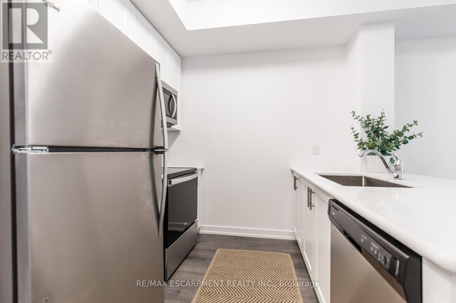 Building Photo - 5055-5055 Greenlane