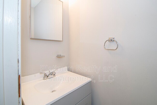 Building Photo - 814 Golf View Pl