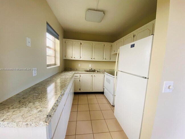 Building Photo - 96 Berkshire D