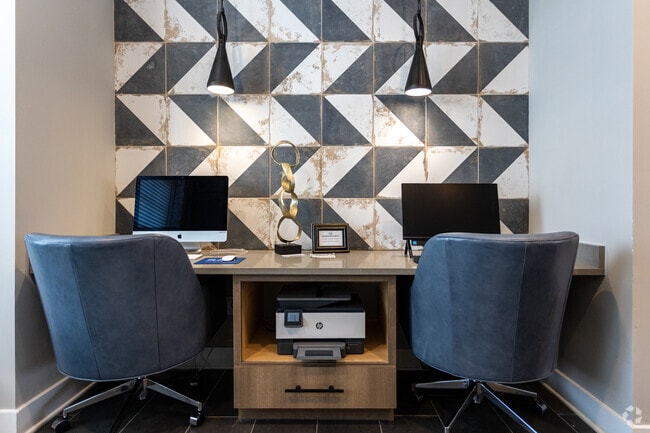 Work Stations - Vintage Hunters Crossing Apartments