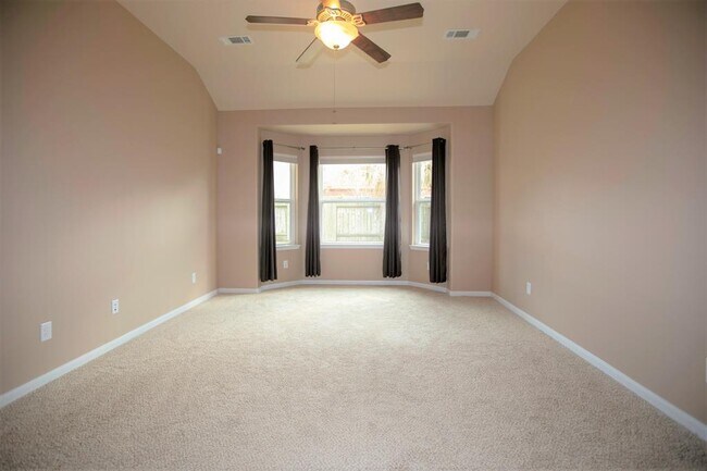Foto del edificio - 7010 Stevenson Dr