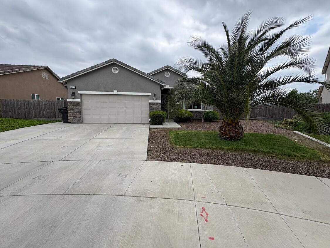 Foto principal - Tulare Home for Rent Available now!