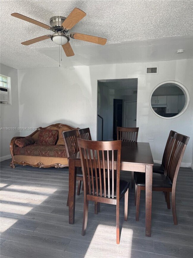 Foto del edificio - 7802 NW 8th Ave