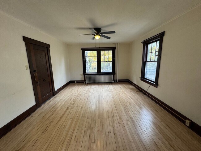 Foto del edificio - 616 S Grand Ave