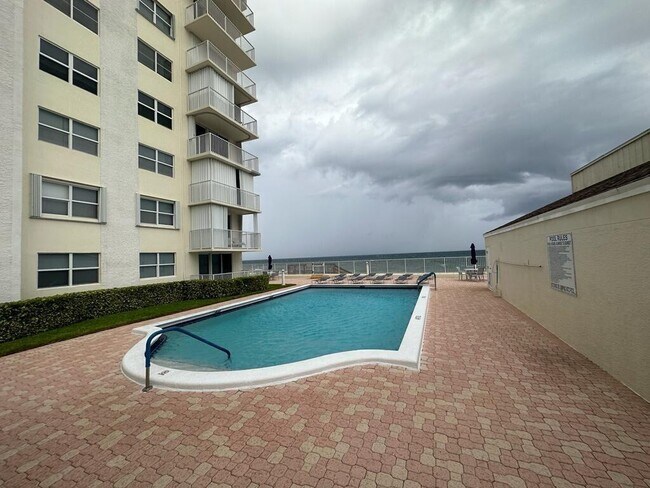 Foto del edificio - 3540 S Ocean Blvd