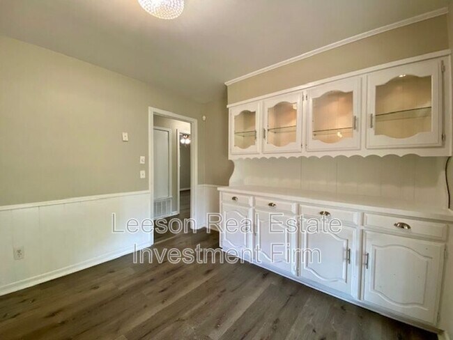 Foto del edificio - 845 Elmdale St