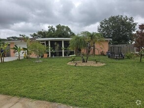 Building Photo - 2704 Lawn Pl