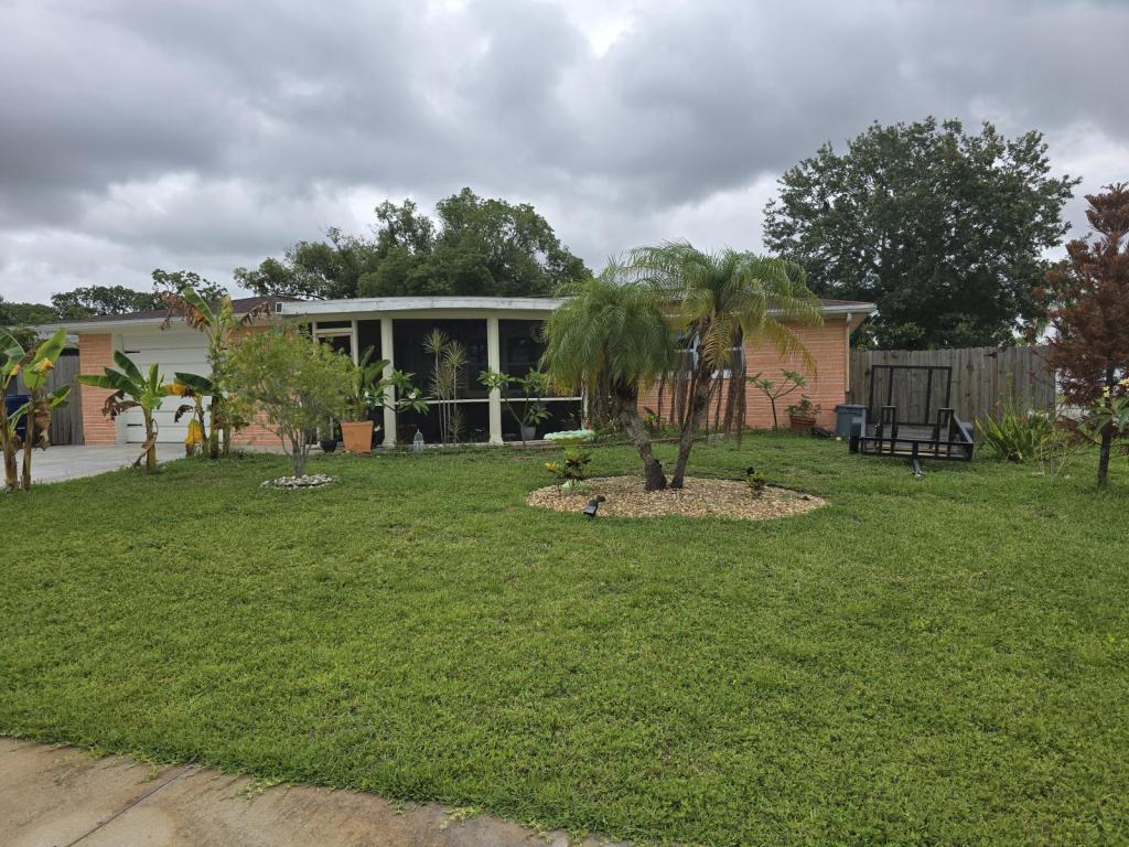 Primary Photo - 2704 Lawn Pl