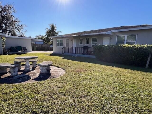 Foto del edificio - 3890 Lakewood Rd