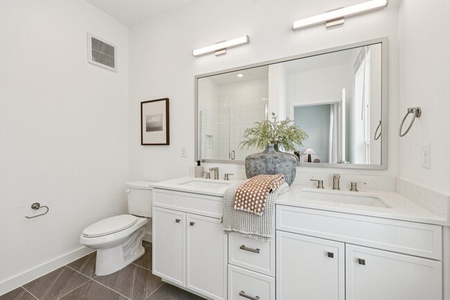 Building Photo - Crestview Townhomes