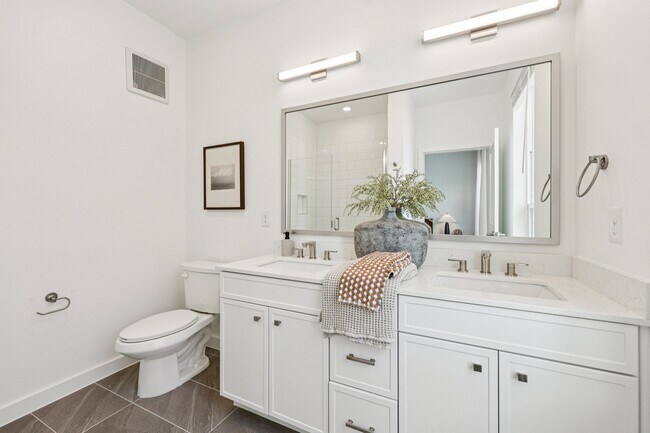 Foto del edificio - Crestview Townhomes