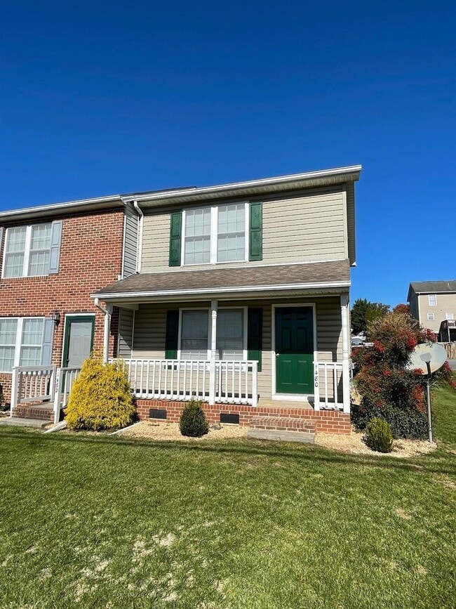 Building Photo - Fresh Two Bedroom Townhouse