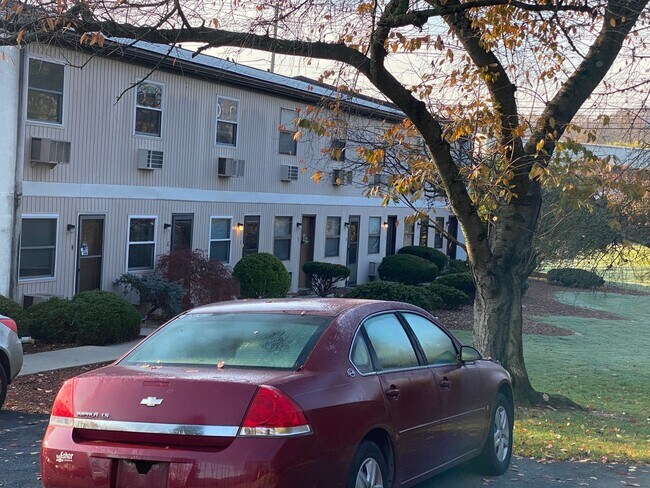 Building Photo - UPDATED NEW 2 story, 2 private BR, 1 1/2 b...