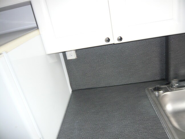 Building Photo - 4865 Broadway Ave