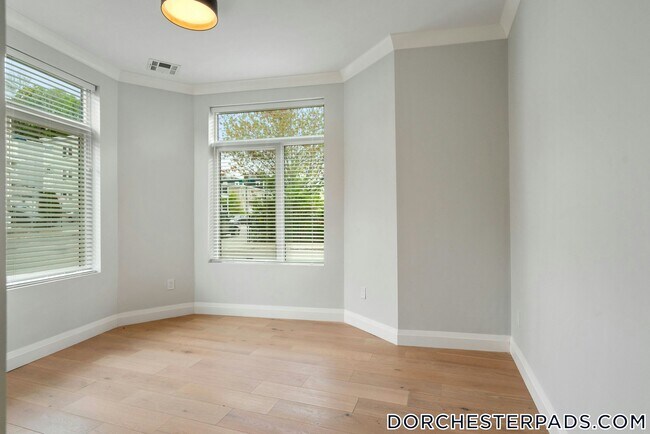 Foto del edificio - 142 Pleasant St