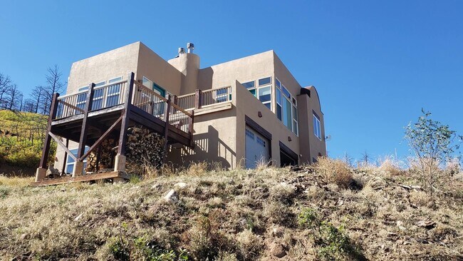 Building Photo - 361 Longhorn Dr