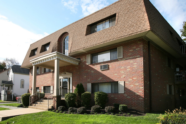 Building Photo - Lincoln Court Apartments