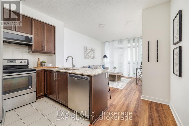 Photo du bâtiment - 3975-3975 Grand Park Dr