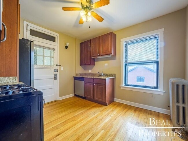 Building Photo - 1 bedroom in CHICAGO IL 60625