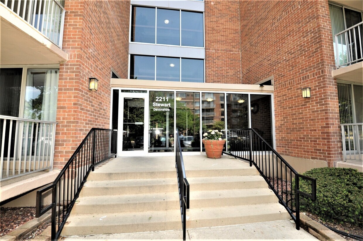 2211 S Stewart Ave Unit 4C, Lombard, IL 60148 Condo for Rent in
