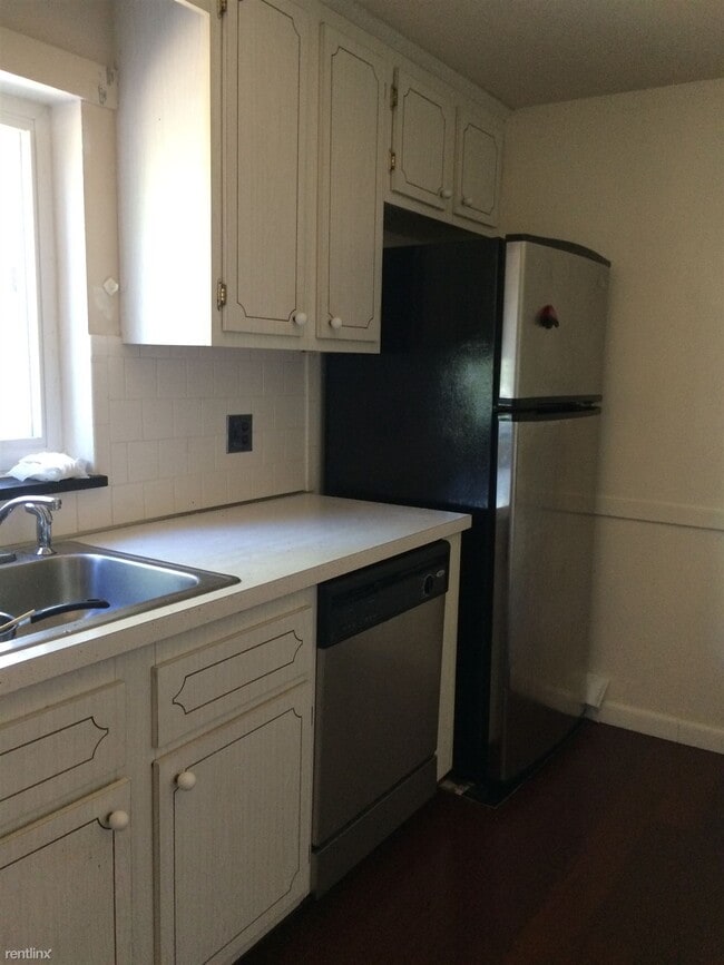 4 Colonial Dr, Andover, MA 01810 Condo for Rent in Andover, MA