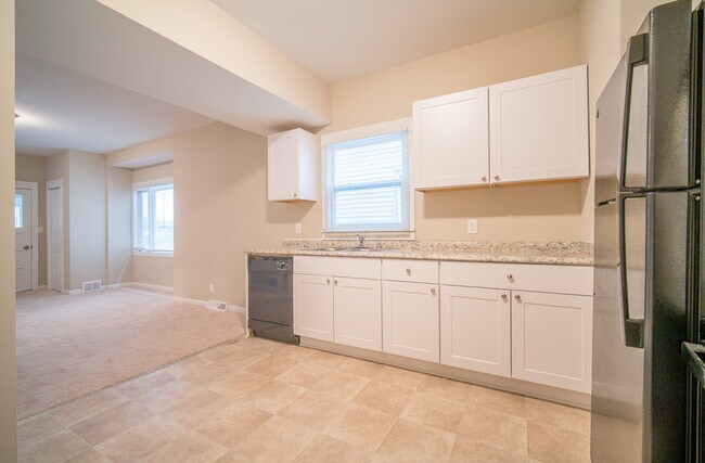 Building Photo - 1001 S 72nd St