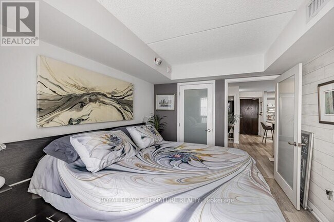 Photo du bâtiment - 30 Via Rosedale