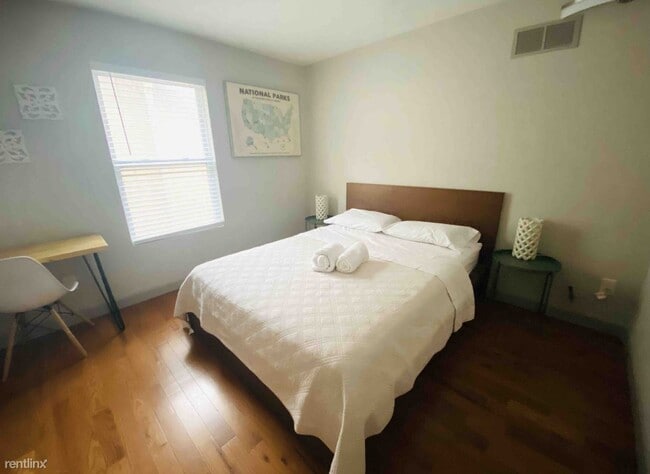 Foto del edificio - Room for Rent, 3 bath Duplex - 85 W 8th Av...